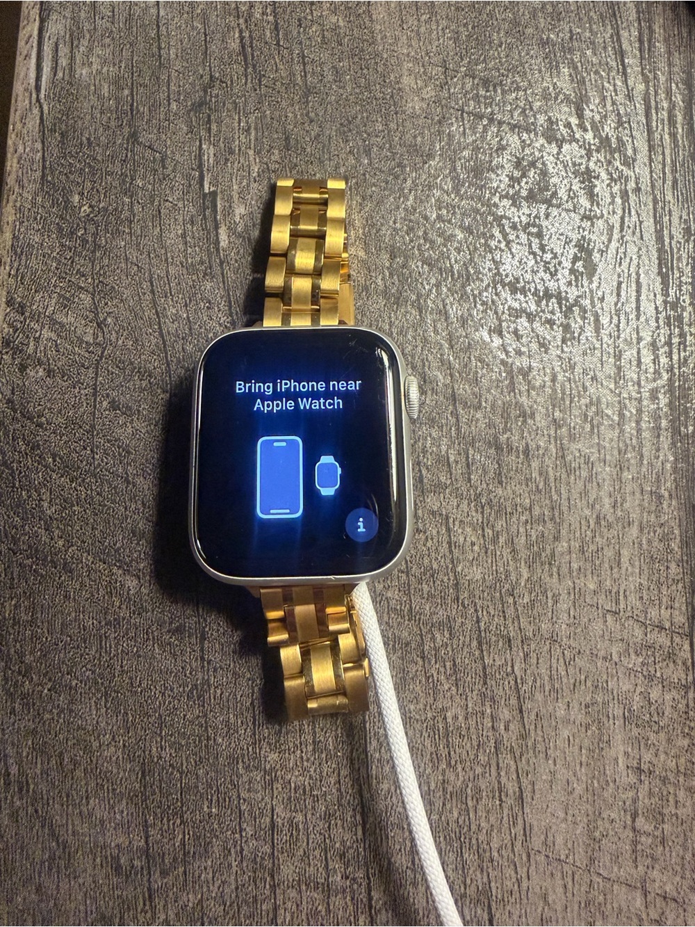 Apple Watch Series 6 GPS 44mm – Silver Aluminum – Gold Link Band